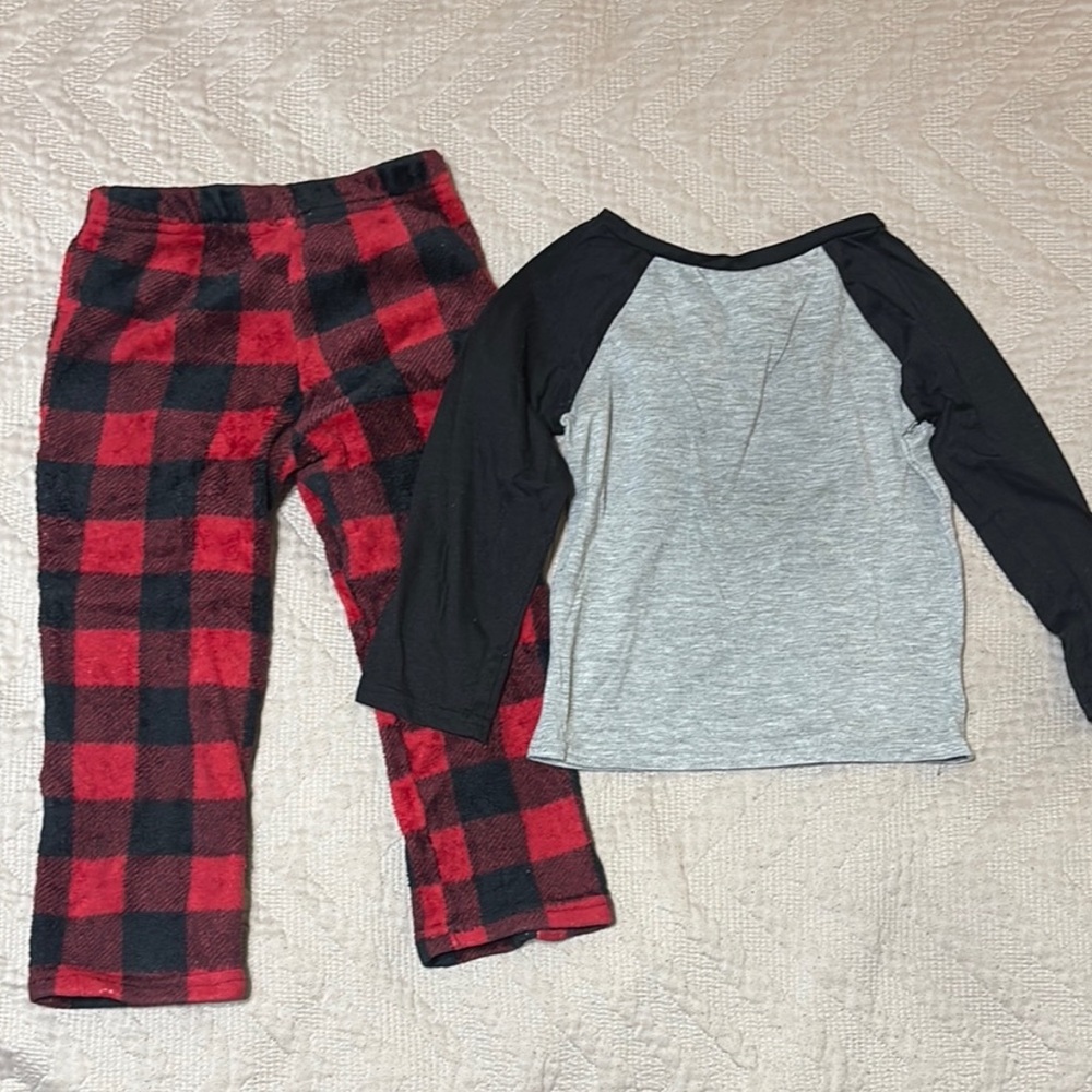 Bundle of 4T Pajama Sets (8 pieces) - Picture 5 of 11